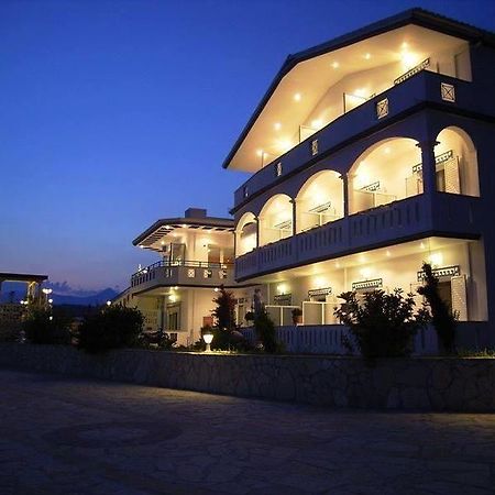 Gogas Palace Aparthotel Амудия Екстериор снимка
