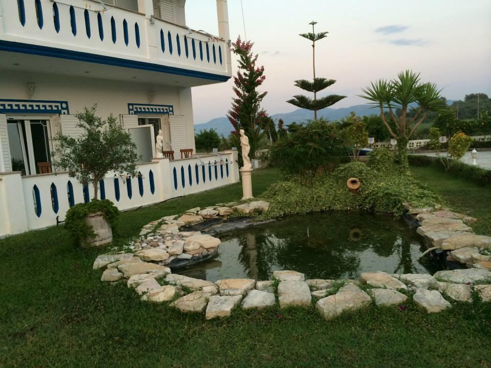 Gogas Palace Aparthotel Амудия Екстериор снимка