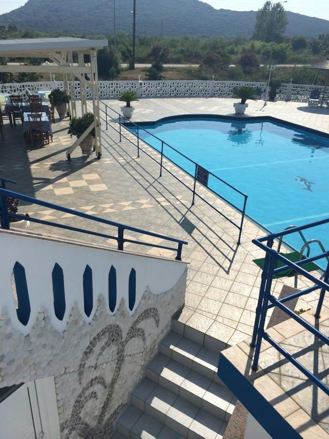 Gogas Palace Aparthotel Амудия Екстериор снимка