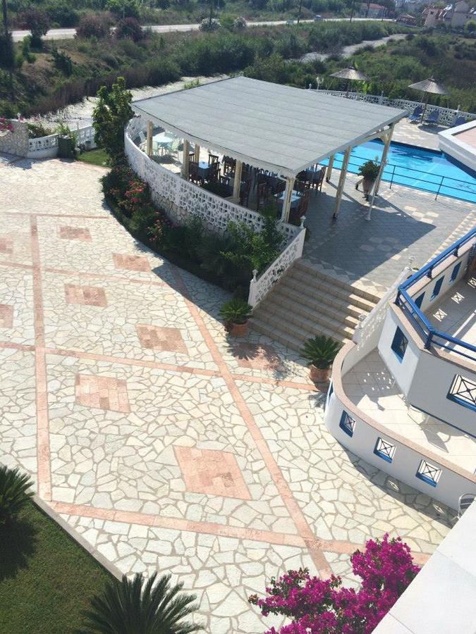 Gogas Palace Aparthotel Амудия Екстериор снимка