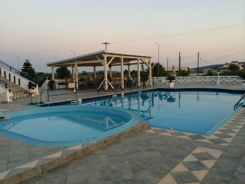 Gogas Palace Aparthotel Амудия Екстериор снимка