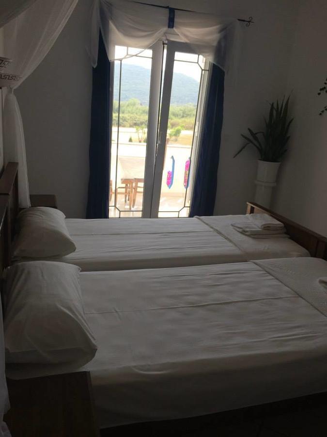 Gogas Palace Aparthotel Амудия Екстериор снимка