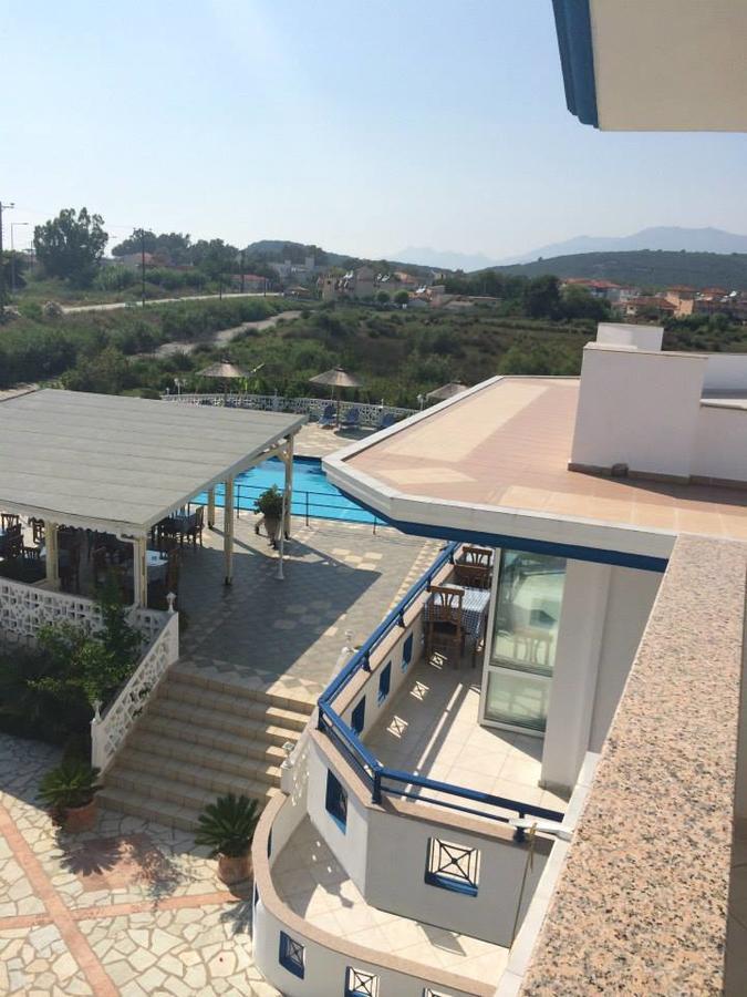 Gogas Palace Aparthotel Амудия Екстериор снимка