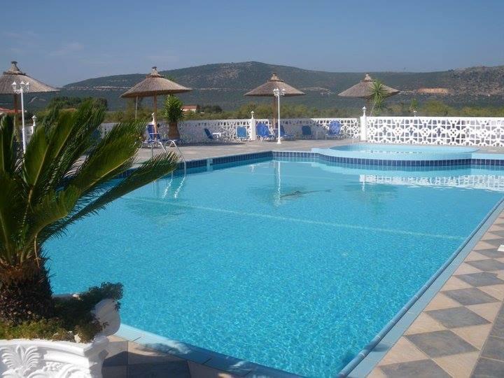 Gogas Palace Aparthotel Амудия Екстериор снимка