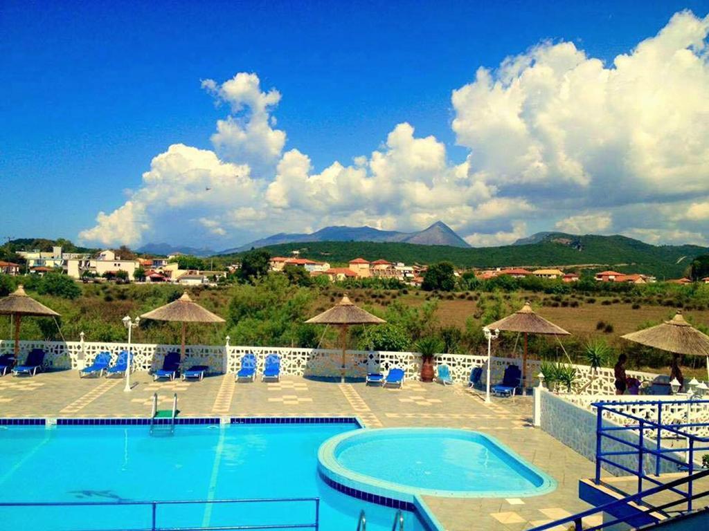 Gogas Palace Aparthotel Амудия Екстериор снимка