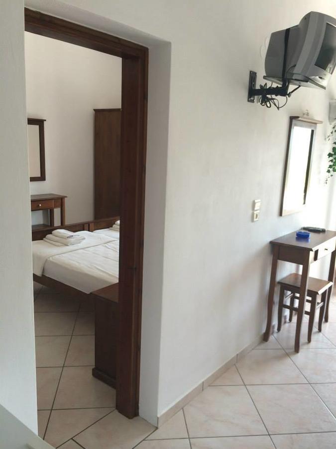 Gogas Palace Aparthotel Амудия Екстериор снимка