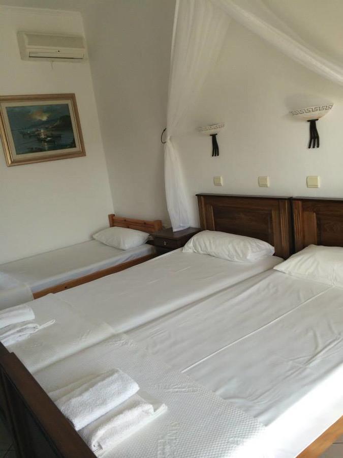 Gogas Palace Aparthotel Амудия Екстериор снимка