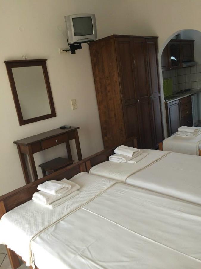 Gogas Palace Aparthotel Амудия Екстериор снимка