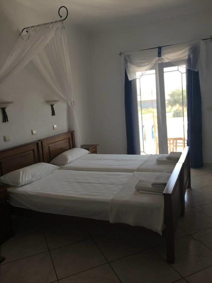 Gogas Palace Aparthotel Амудия Екстериор снимка