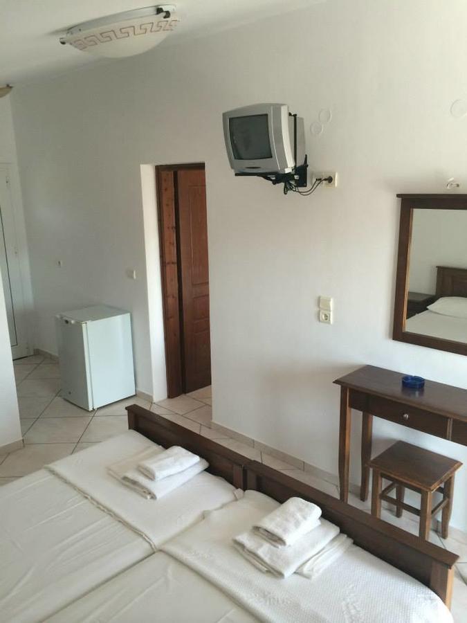 Gogas Palace Aparthotel Амудия Екстериор снимка