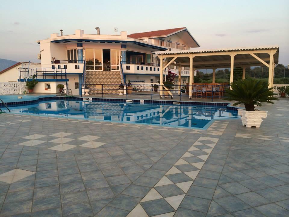 Gogas Palace Aparthotel Амудия Екстериор снимка
