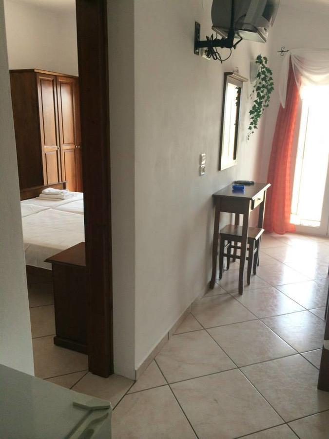 Gogas Palace Aparthotel Амудия Екстериор снимка